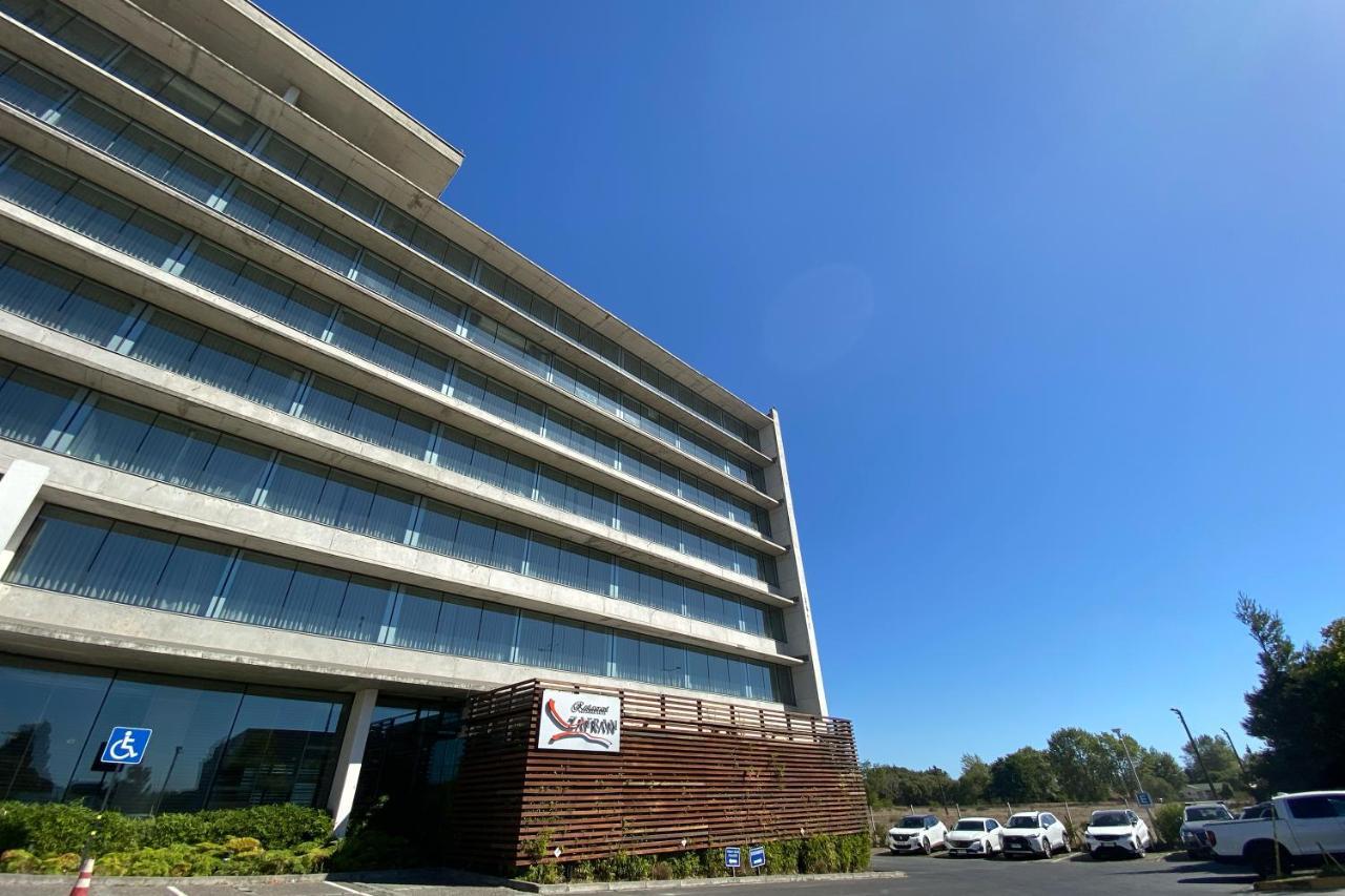 Hotel Wyndham Concepcion Pettra Exteriér fotografie The headquarters of the National University of Quilmes, in Bernal, Buenos Aires Province.