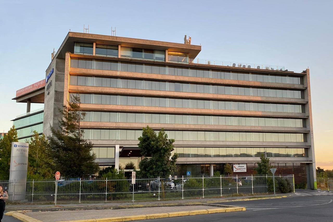 Hotel Wyndham Concepcion Pettra Exteriér fotografie The terminal