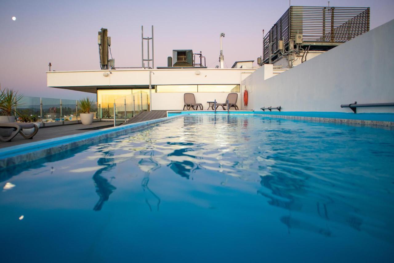 Hotel Wyndham Concepcion Pettra Exteriér fotografie Rooftop pool