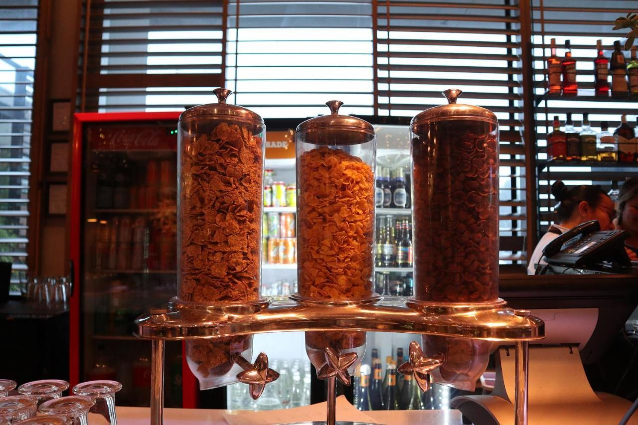 Hotel Wyndham Concepcion Pettra Exteriér fotografie Dried anchovies