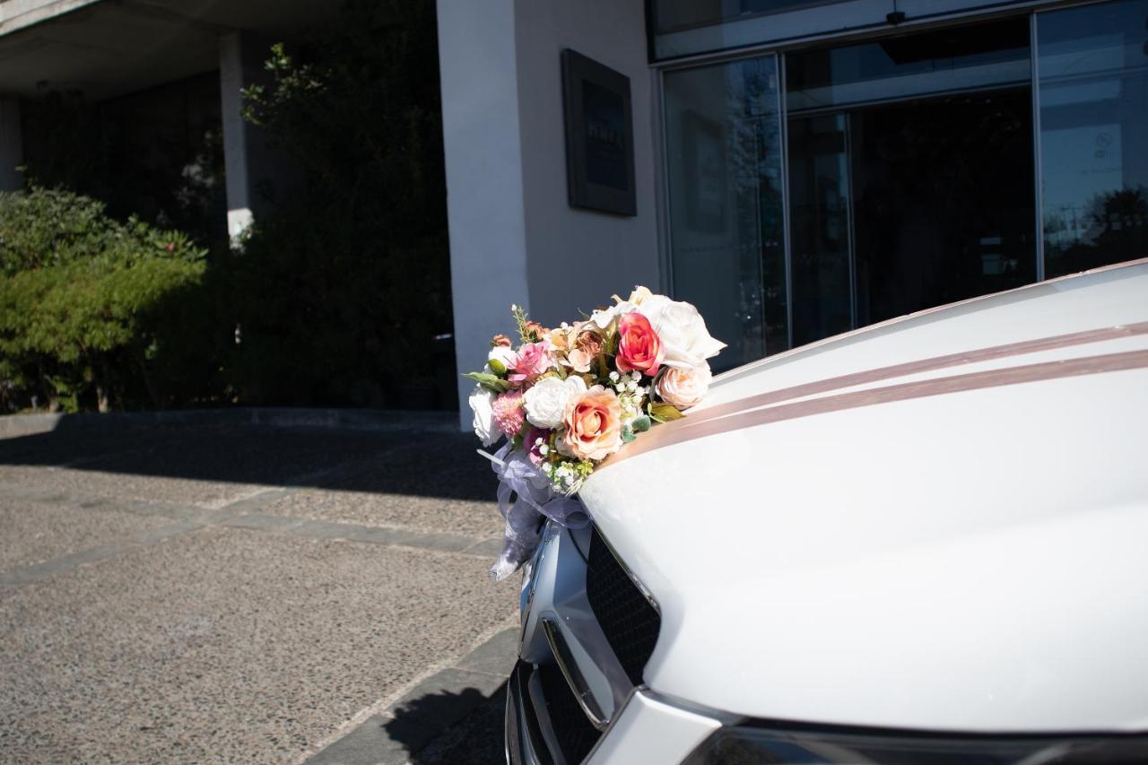 Hotel Wyndham Concepcion Pettra Exteriér fotografie Wedding car