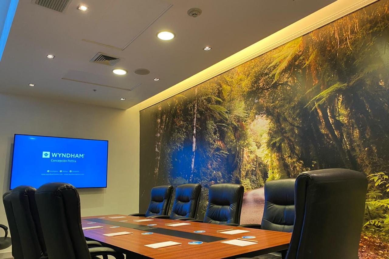 Hotel Wyndham Concepcion Pettra Exteriér fotografie Boardroom at the Wyndham London West End
