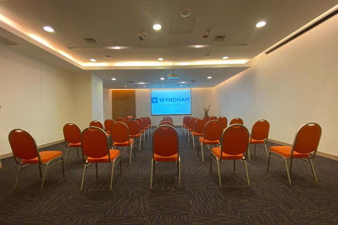 Hotel Wyndham Concepcion Pettra Exteriér fotografie Meeting room at Wyndham Garden, Bangkok