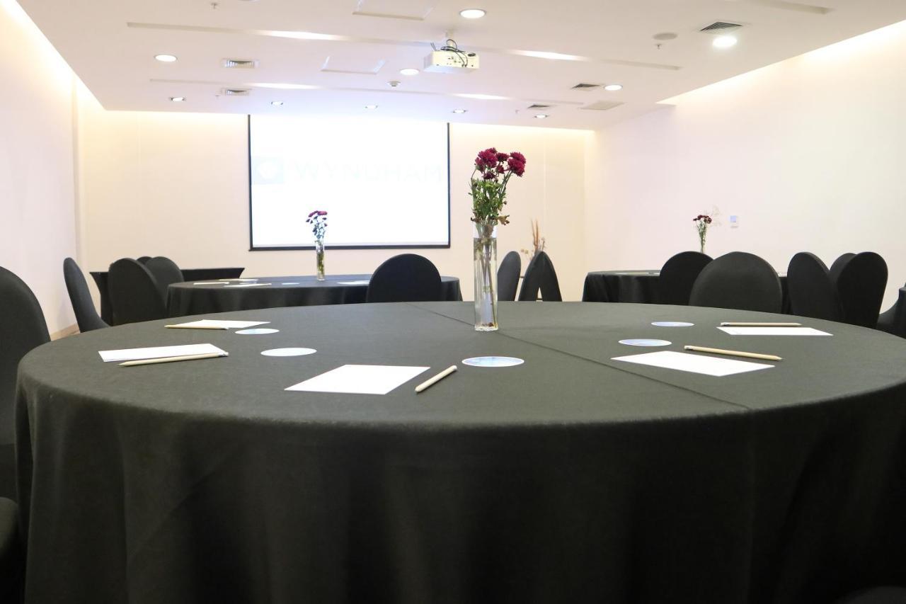 Hotel Wyndham Concepcion Pettra Exteriér fotografie Meeting room