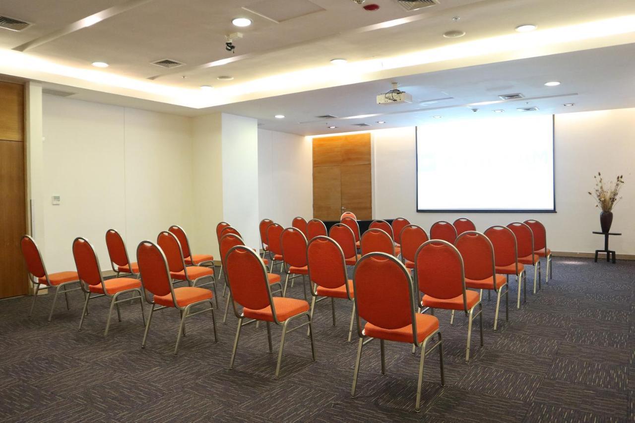 Hotel Wyndham Concepcion Pettra Exteriér fotografie A typical meeting room